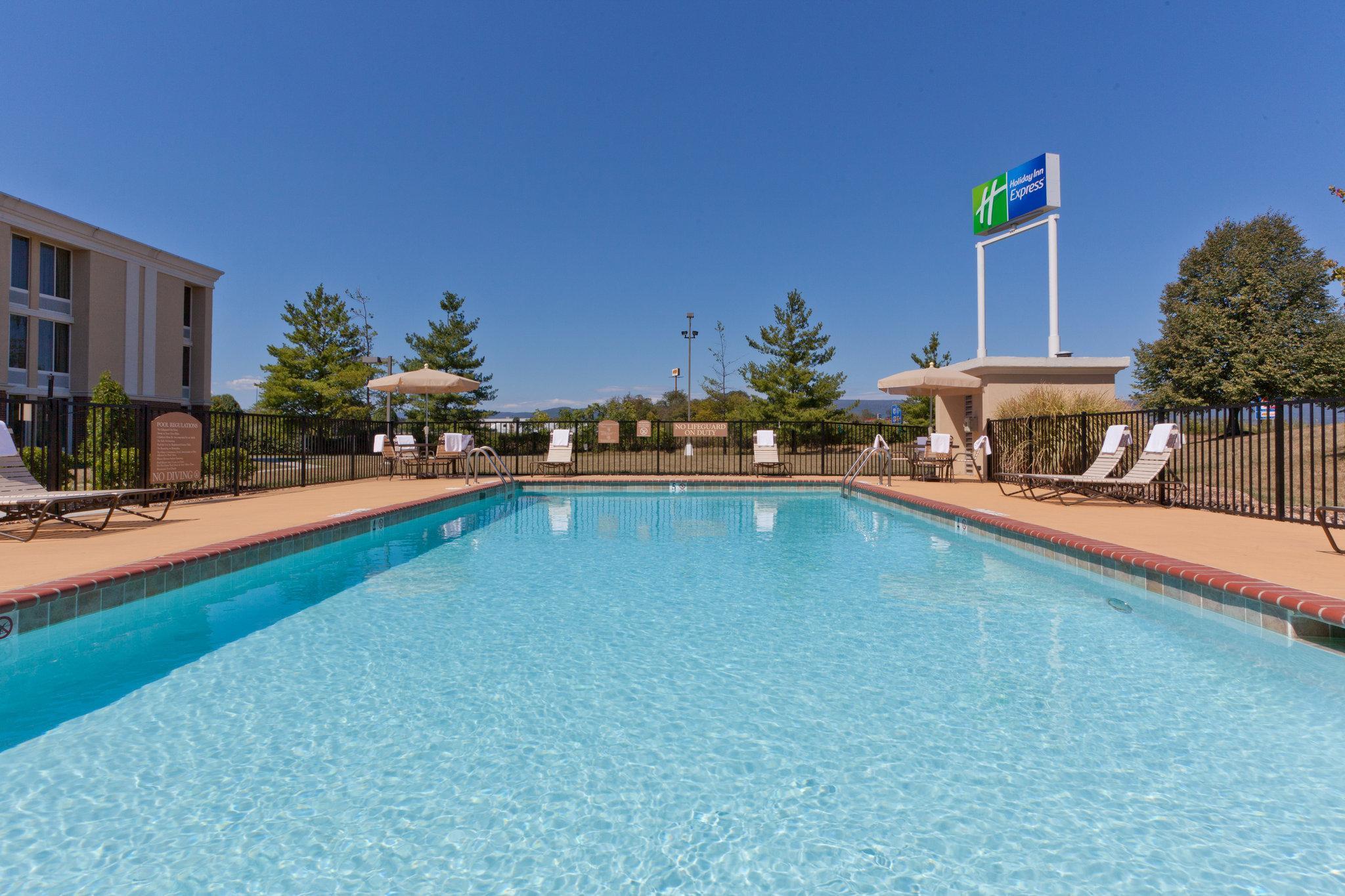 Holiday Inn Express Woodstock-Shenandoah Valley By Ihg מראה חיצוני תמונה