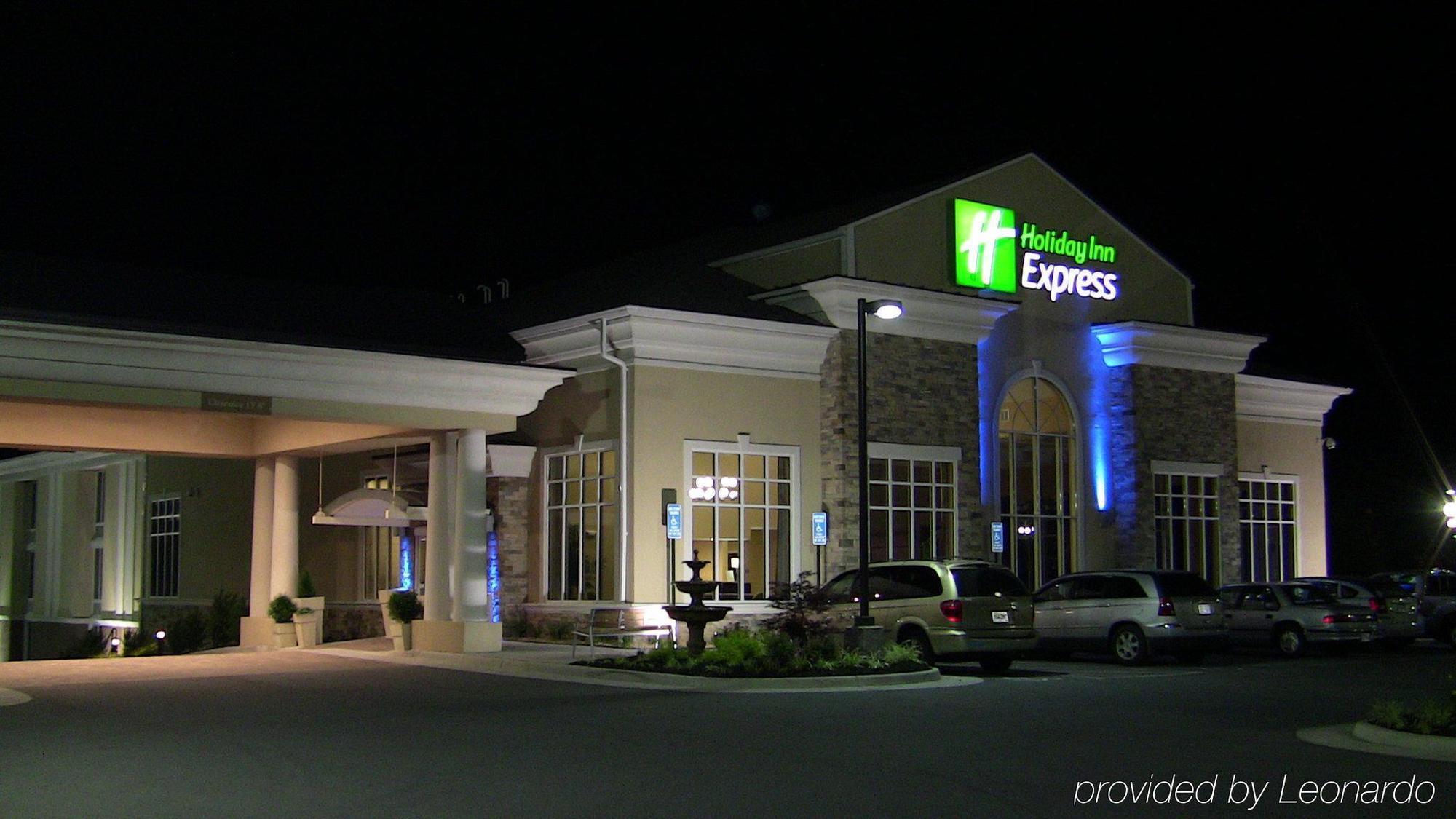 Holiday Inn Express Woodstock-Shenandoah Valley By Ihg מראה חיצוני תמונה